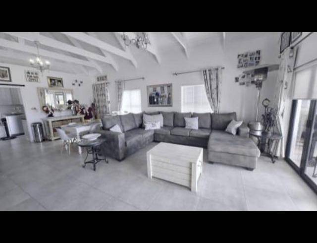 3 BEDROOM HOUSE FOR SALE IN DA GAMA BAY